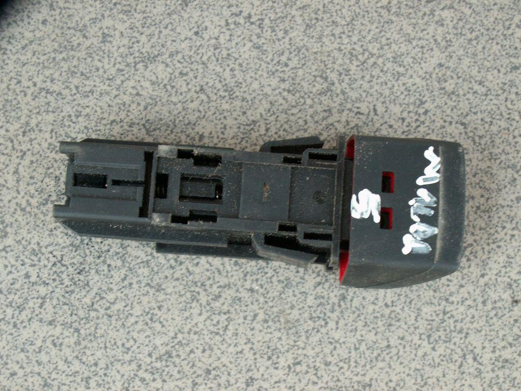 фото №11, D651664h0 переключатель аварийных mazda 2 ii 08r