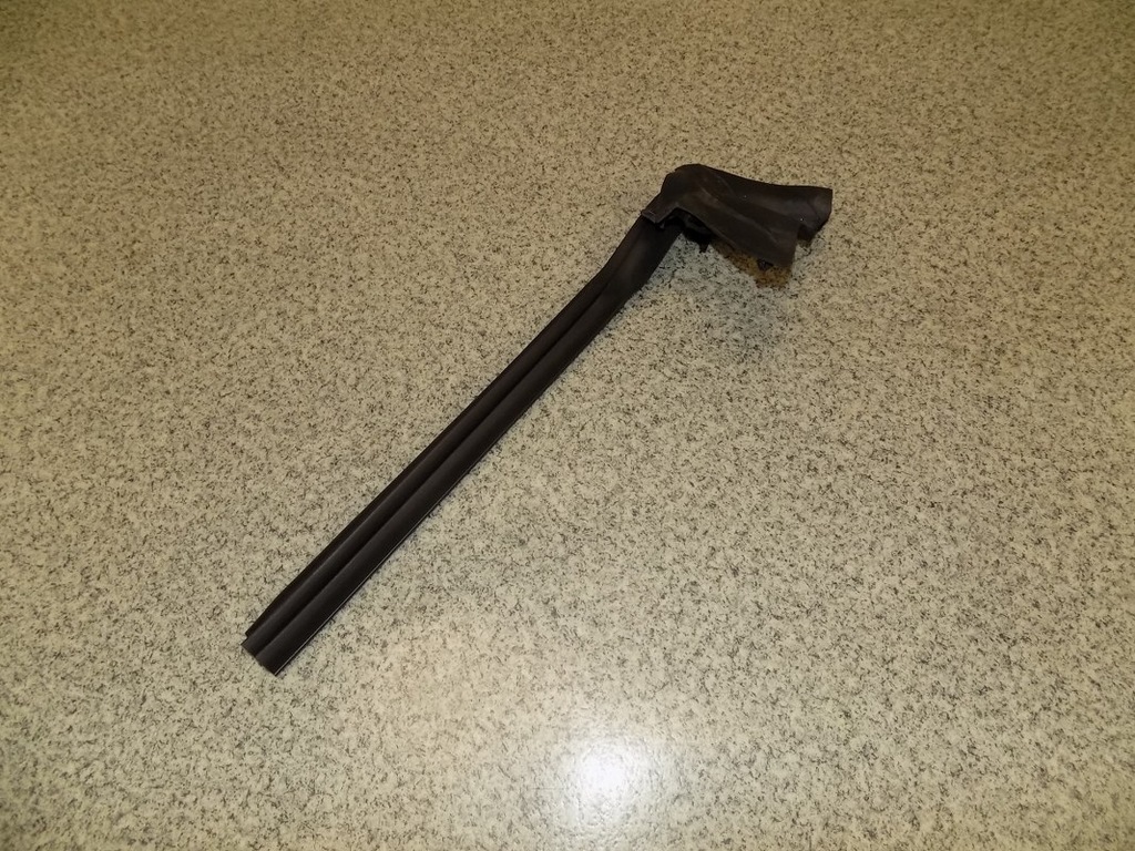 фото №1, Mercedes 15r sl r231 231 прокладка стекло задняя правая