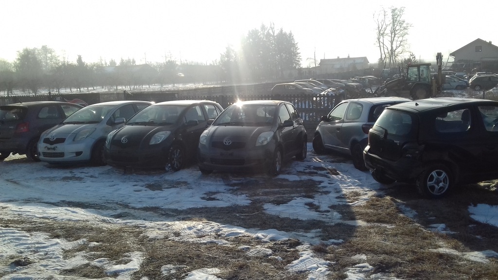 фото №11, Toyota yaris ii панель приладів панель приладів нижня частина