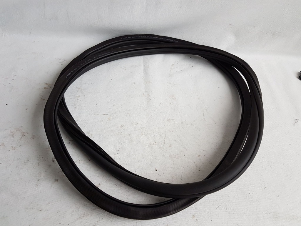 фото №1, Прокладка дверь левый задняя vw golf vii r 5g6867913b