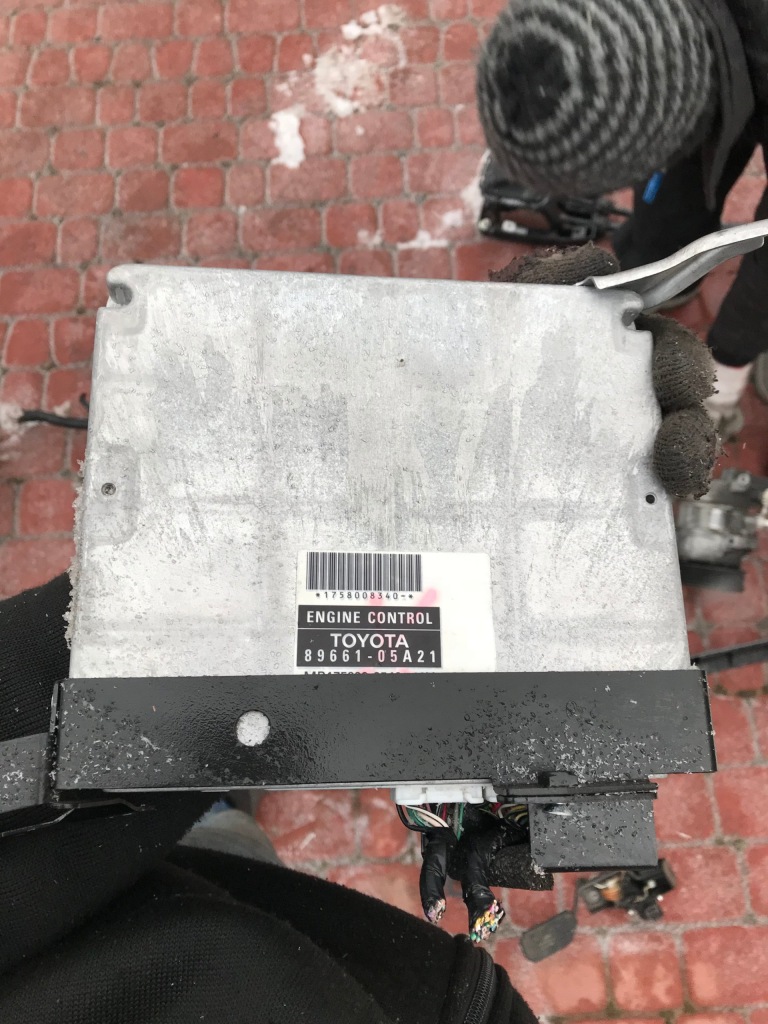 Купить Бортовой компьютер двигателя avensis t25 2.2 d4d