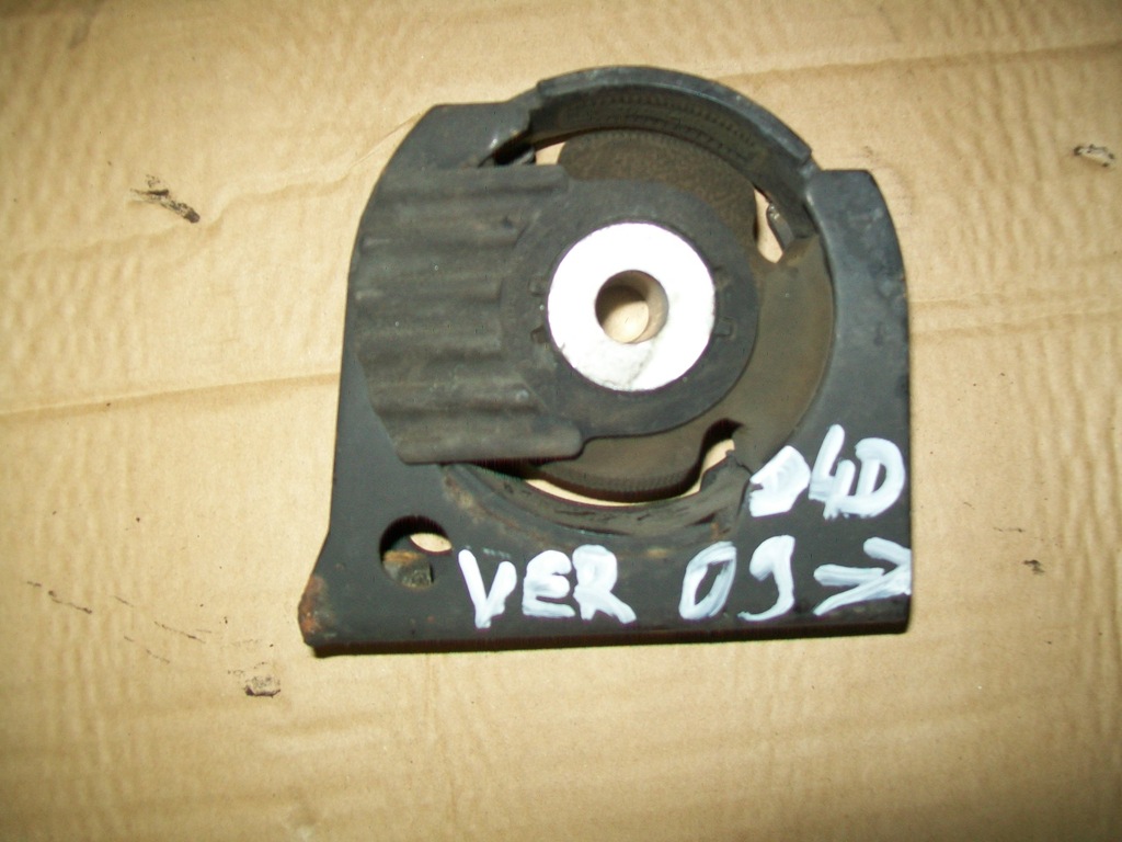 фото №1, Toyota verso 09-12 2.0 d4d подушка кронштейн двигателя