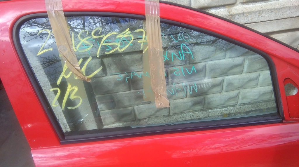 Купити Nissan pixo скло права передня